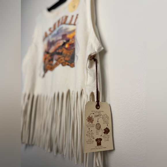 Nashville print, Women's Cream T-shirt (new with tag) - Picture 3 of 7